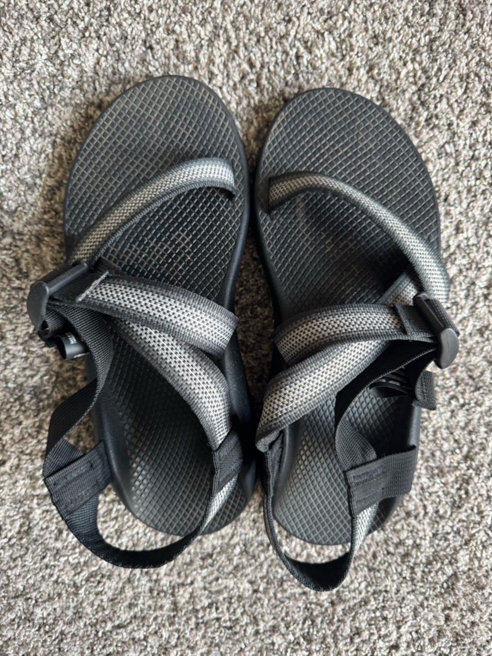 EUC Men’s Chaco classic Z/1 adjustable strap sandal black grey